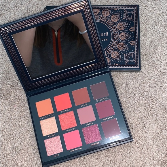 ACE BEAUTĒ - Scarlet Dusk Palette - Picture 4 of 5